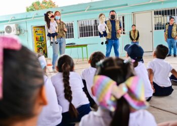 Autoridades realizan jornada de trabajo preventivo en planteles educativos de Villa Juárez