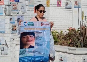 Familiares de desaparecidos protestan en la FGE y el Semefo en Mazatlán; exigen información sobre fosas en Concordia