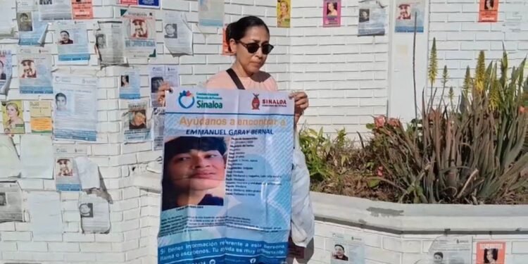 Familiares de desaparecidos protestan en la FGE y el Semefo en Mazatlán; exigen información sobre fosas en Concordia