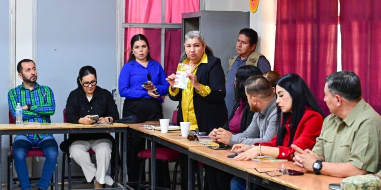 Autoridades de seguridad y educación se reúnen con directivos y padres de familia de planteles educativos de Villa Juárez, Navolato