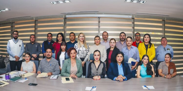 Reúne Transparencia a dependencias para garantizar derecho a saber y cumplimiento a obligaciones