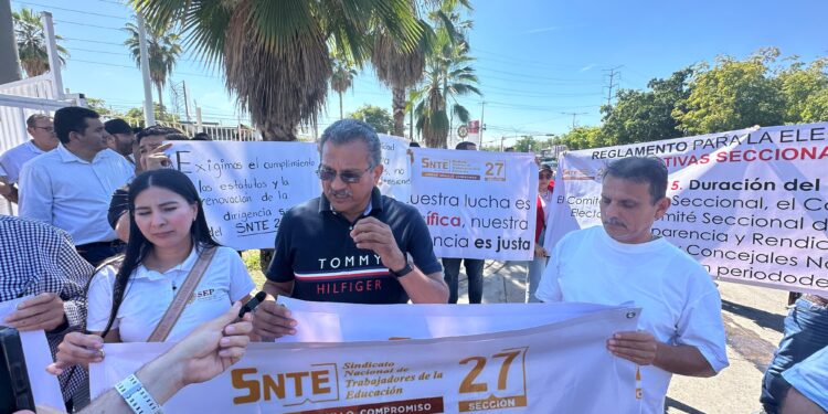 Trabajadores del SNTE 27 se manifiestan y acusan “cacicazgo” en la dirigencia sindical
