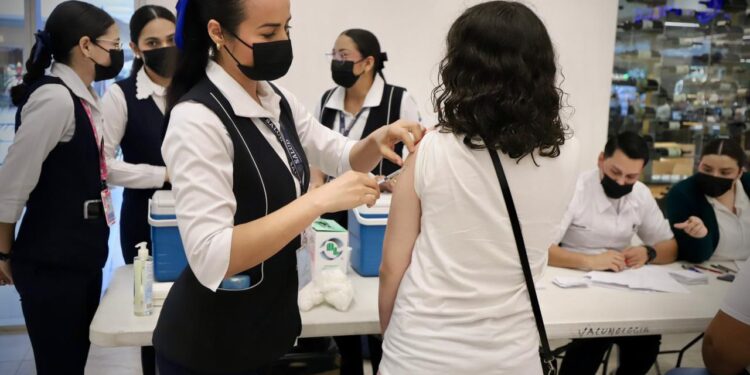 Vacunación, la principal medida contra el sarampión; descartan imponer cubrebocas en Sinaloa: Rocha