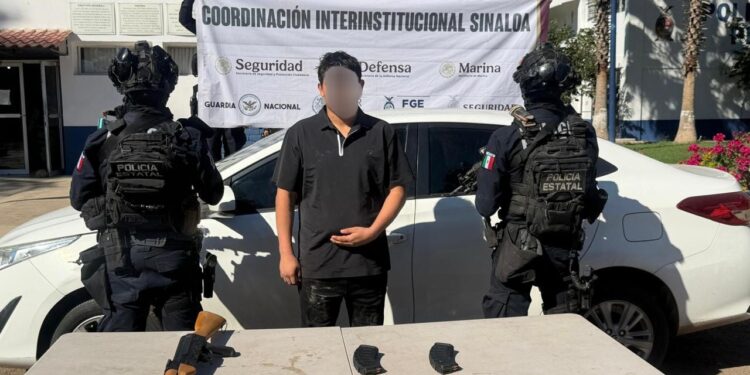 En operativo Contra Robo de Vehículos, el Grupo Interinstitucional detiene a civil armado y asegura vehículo robado en Culiacán