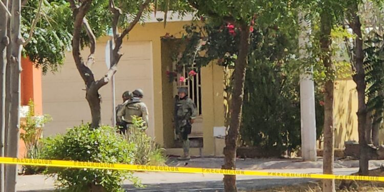 Liberan a dos secuestrados, detienen a un presunto delincuente y aseguran armas y explosivos