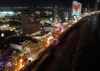 Más de 550 mil personas disfrutan el primer gran desfile del Carnaval Internacional de Mazatlán 2026