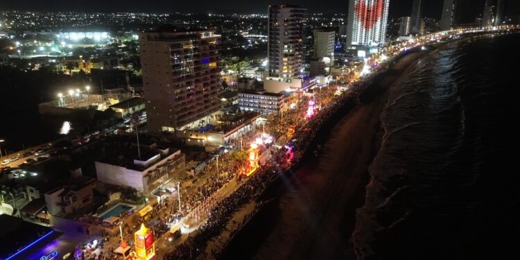 Más de 550 mil personas disfrutan el primer gran desfile del Carnaval Internacional de Mazatlán 2026