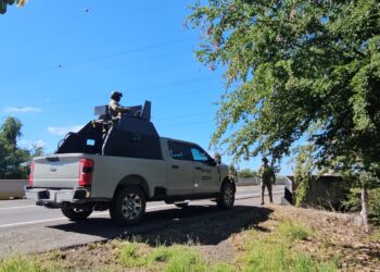Encuentran dos cuerpos sin vida en la autopista Benito Juárez, entre Culiacán y Navolato