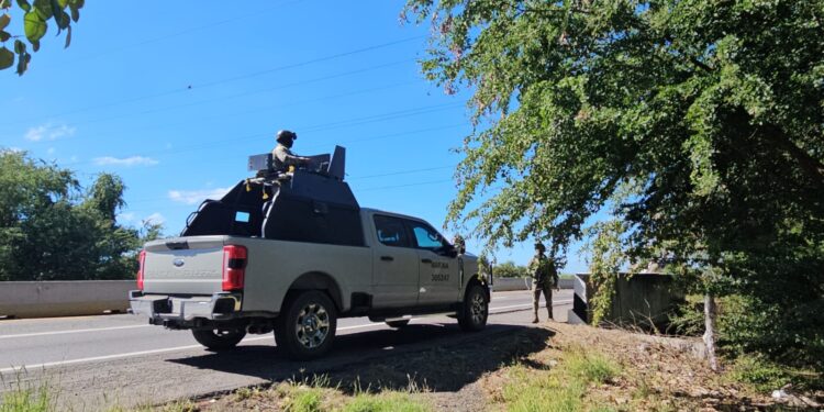 Encuentran dos cuerpos sin vida en la autopista Benito Juárez, entre Culiacán y Navolato