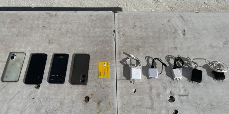 Aseguran teléfonos celulares en el Centro Penitenciario Aguaruto en revisión de este lunes