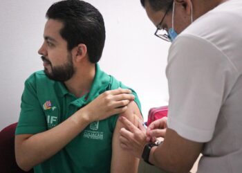 Refuerzan vacunación contra el sarampión en personal de DIF Bienestar Culiacán