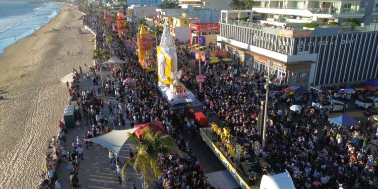 Más de 480 mil personas disfrutan del segundo desfile del Carnaval de Mazatlán