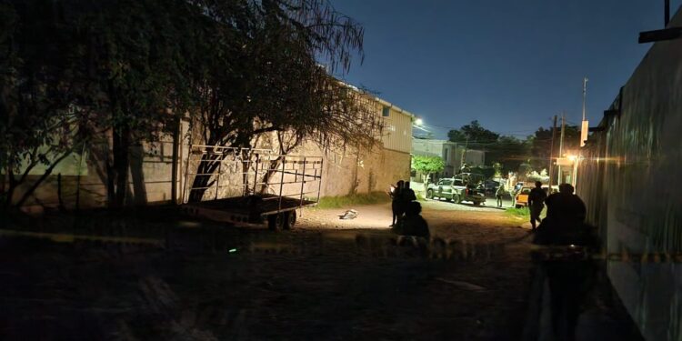 Asesinan a mujer en la colonia Industrial El Palmito, Culiacán
