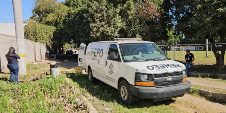 Asesinan a hombre y lo abandonan en Villa Benito Juárez