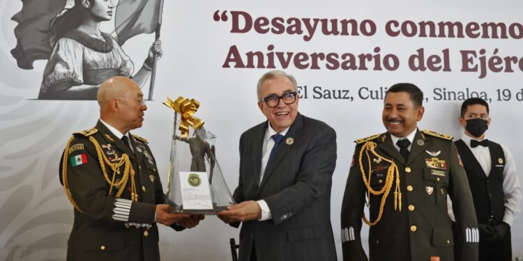Acompaña Gobernador Rocha a militares en la conmemoración del CXIII aniversario del Ejército Mexicano