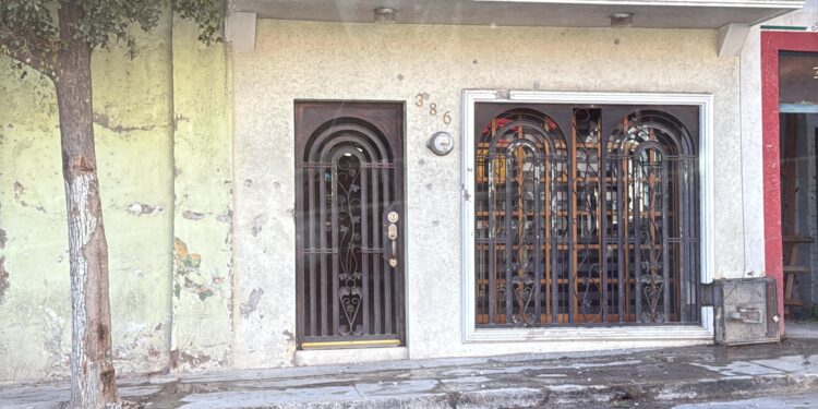 Atacan a balazos una casa en la colonia Centro