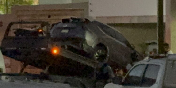 Autoridades federales realizan cateo en un inmueble en el Desarrollo Urbano Tres Ríos: Aseguran Vehículos