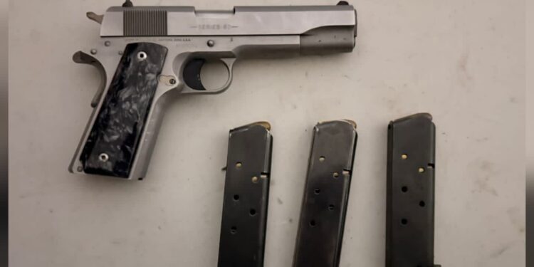 En la revisión de este domingo al Centro Penitenciario Aguaruto, el Grupo Interinstitucional aseguró un arma corta, cargadores, municiones, presunta droga y objetos prohibidos