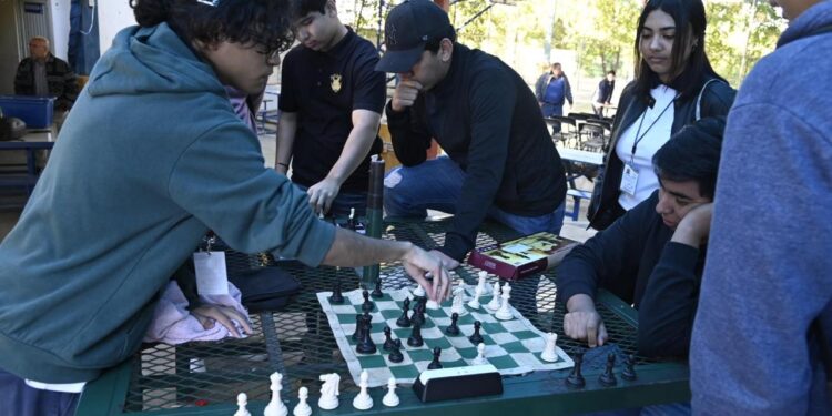 ¡Jaque mate al aburrimiento! La UAS convoca al 4.º Concurso Estatal de Ajedrez para estudiantes de bachillerato, impulsando el talento estratégico