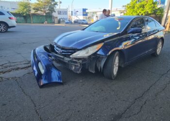 Choque de autos en Emiliano Zapata y Nicolás Bravo genera cuantiosos daños materiales