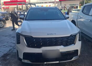 En una oportuna intervención, el Grupo Interinstitucional recuperó un vehículo minutos después de haber sido despojado en Culiacán