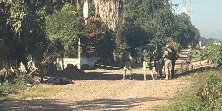 Encuentran cadáver envuelto en cobija en la comunidad de Balbuena, Navolato