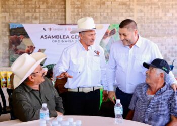 José Paz López Elenes compromete apoyo a ganaderos de Badiraguato
