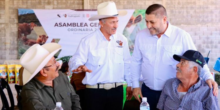 José Paz López Elenes compromete apoyo a ganaderos de Badiraguato