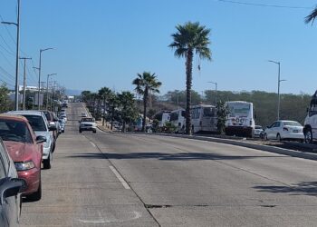 ¡Se quedan atrapados en el tráfico! Colapsan vialidades por evento de Sheinbaum rumbo a Imala