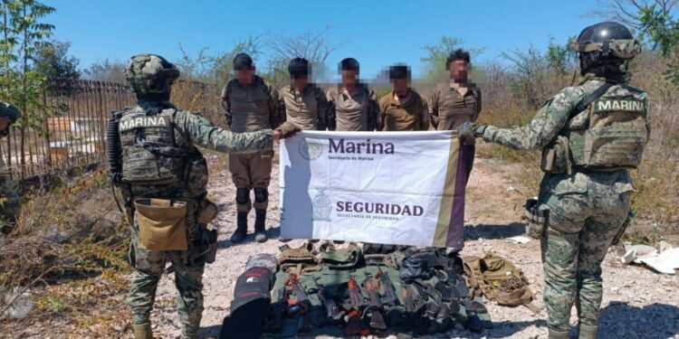 Elementos de la Marina capturan a cinco presuntos integrantes de la delincuencia organizada en Mazatlán