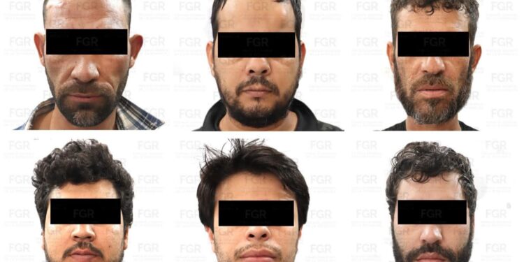 La FGR obtuvo vinculación a proceso en contra de José “N”, Edel “N”, Daniel “N”, Pablo “N”, Marco “N” y José Antonio “N”, por su posible participación en los delitos de portación de armas de fuego, posesión de armas, cartuchos y cargadores, todos de uso exclusivo de las fuerzas armadas.
