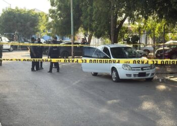 Gatilleros atacan a balazos a dos hombres en el fraccionamiento Canaco; uno murió y el otro resultó lesionado