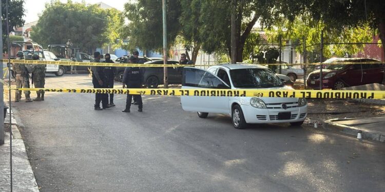 Gatilleros atacan a balazos a dos hombres en el fraccionamiento Canaco; uno murió y el otro resultó lesionado