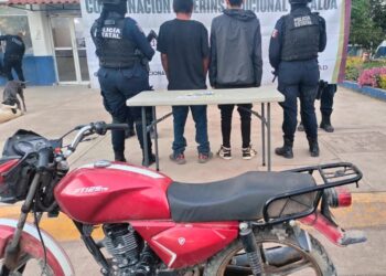 En Navolato, el Grupo Interinstitucional detuvo a dos masculinos; les aseguraron dosis de presunta droga, dinero en efectivo y una motocicleta