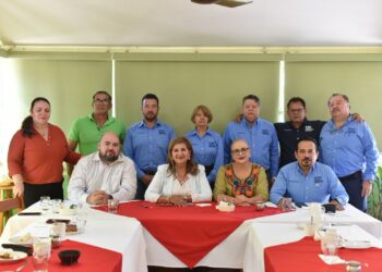Tere Guerra se reúne con gremio de transportistas de Mazatlán