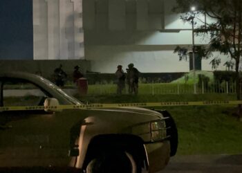 Ejecutan a balazos dos hombres jóvenes en la plaza Cuatro Ríos