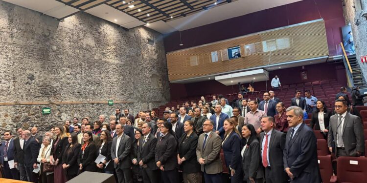 El Rector Jesús Madueña participa en mesa de la SEP sobre el impacto de la era digital en las juventudes; educar para la autorregulación frente a dispositivos