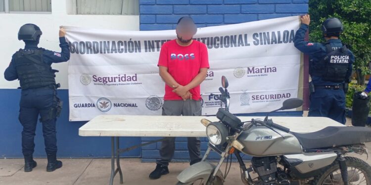 En Culiacán, el Grupo Interinstitucional asegura a un civil con dosis de presunta metanfetamina