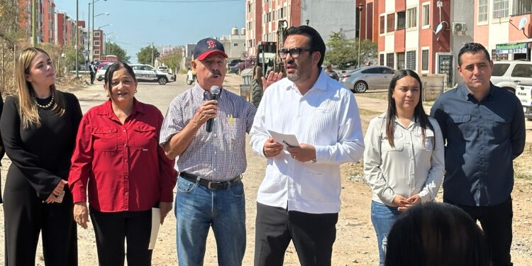 Juan de Dios Gámez inicia pavimentación en Valle de Encino con inversión de 2.6 millones de pesos