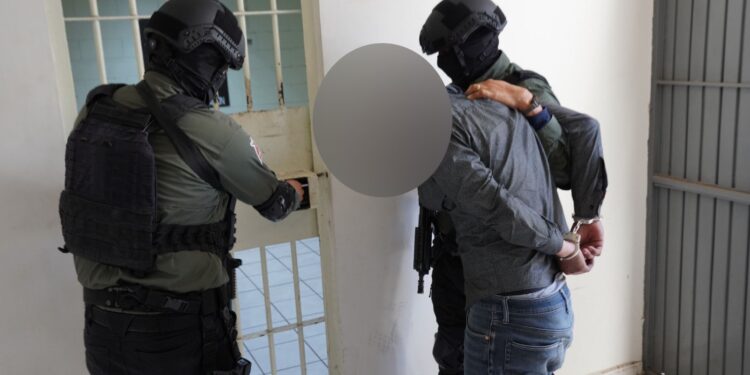 Fiscalía General del Estado detiene a probable responsable de robo de vehículo 