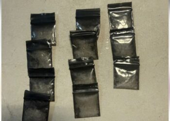 Grupo Interinstitucional asegura en Culiacán a un civil con dosis de droga y una motocicleta con alteraciones