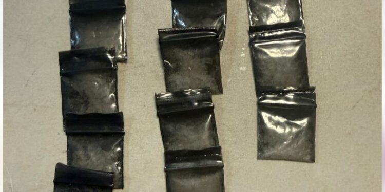 Grupo Interinstitucional asegura en Culiacán a un civil con dosis de droga y una motocicleta con alteraciones