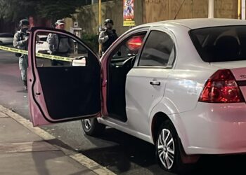 Atacan a tiros a conductor en Culiacán; vehículo abandonado tras persecución