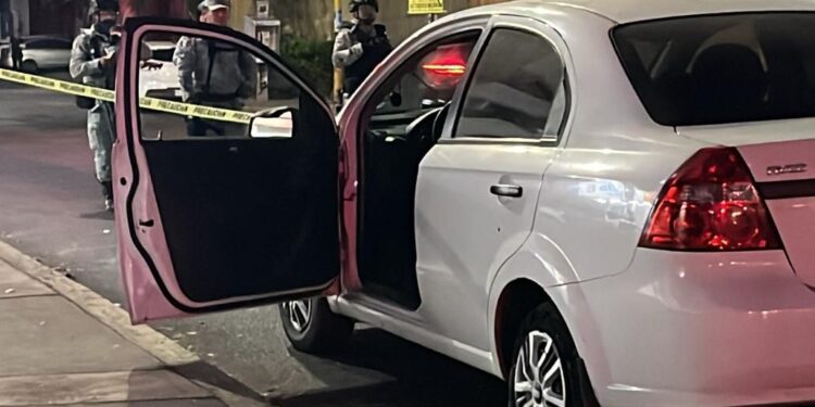 Atacan a tiros a conductor en Culiacán; vehículo abandonado tras persecución