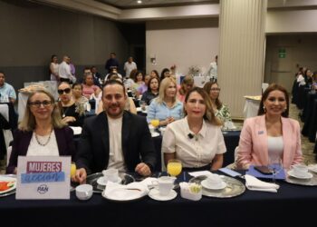 “Juntas somos invencibles:” Wendy Barajas en encuentro 8M