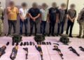 Tras denuncia anónima, el Grupo Interinstitucional asegura, en Culiacán, a 7 civiles con armas largas, cargadores abastecidos, chalecos tácticos, entre otros equipos tácticos ilícitos