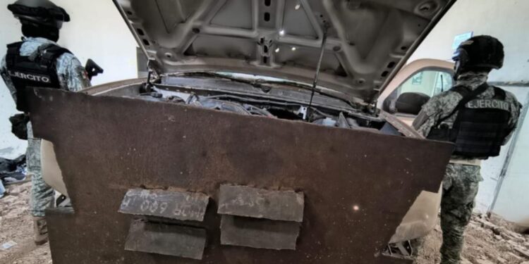 En Rosario, el Grupo Interinstitucional aseguró un artefacto explosivo y dos vehículos, uno de ellos con blindaje artesanal