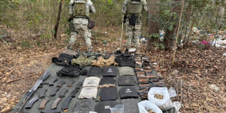 En Buenavista, Rosario, el Grupo Interinstitucional aseguró un arma larga, cargadores y más de 2 mil cartuchos