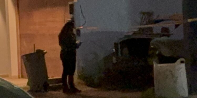 Atacan a balazos a un hombre de 40 años; es herido en ambas piernas