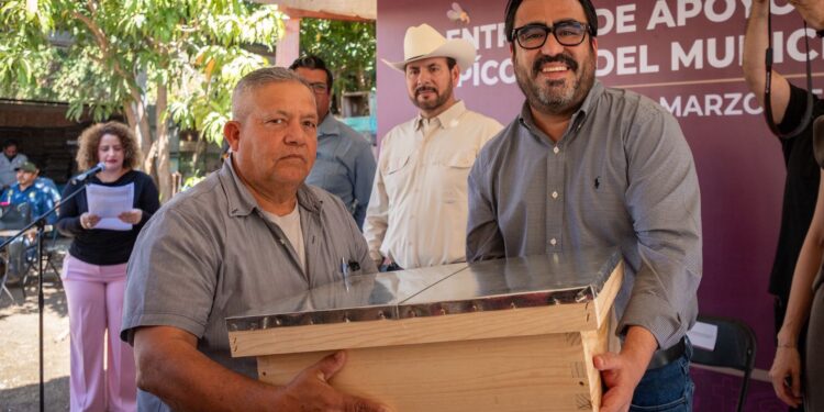 Destina Juan de Dios Gámez programa histórico de apoyos al sector apícola de Culiacán